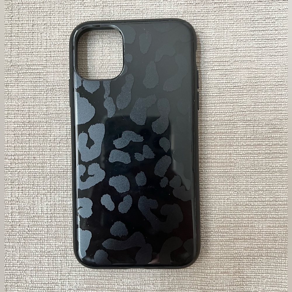 Used apple iPhone‎ 11 or XR phone case. Excellent condition.